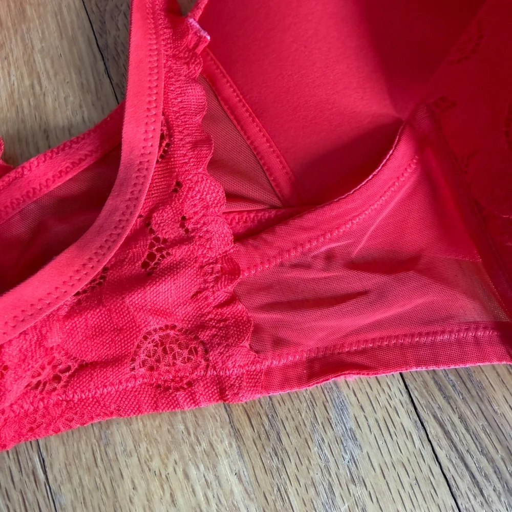 aerie Lightly Lined Wireless Bra ~ Red ~ 2-Way Classic to Racerback~ 36D Lace